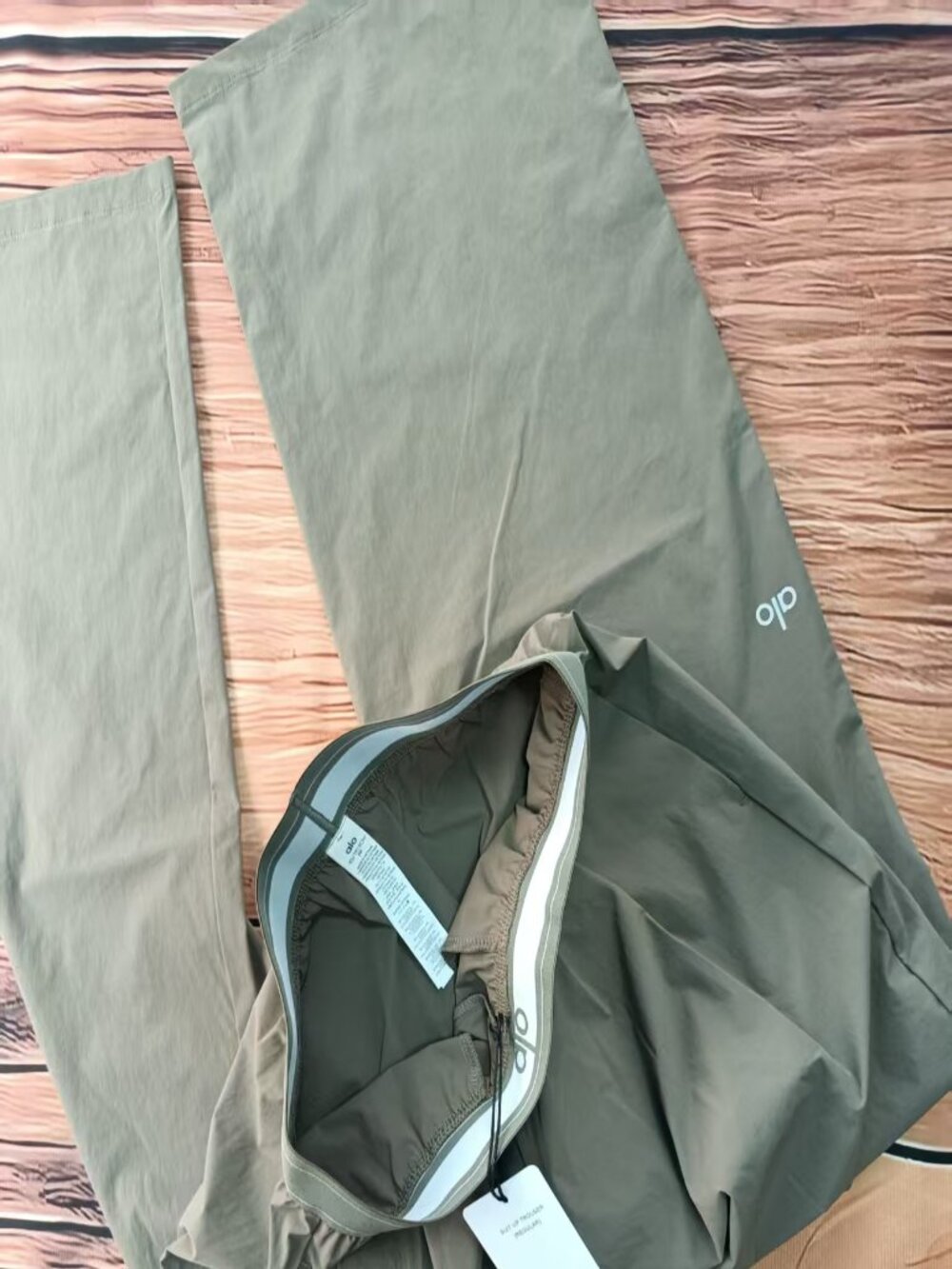 🎄Alo Yoga Suit Up Trouser Olive Color (Regular Version) - Picture 5 of 5